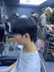 点击看大图 -藤野造型专业烫染接发