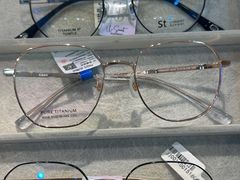-光明眼镜·蔡司授权(徐泾店)