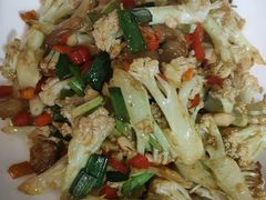 -阿瓦山寨·湘菜现炒·剁椒鱼头王(咸阳总店)