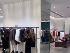 -URBAN REVIVO(上海中庚漫游城店)