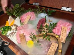 -山川小町·极番烧肉(新地假日广场店)