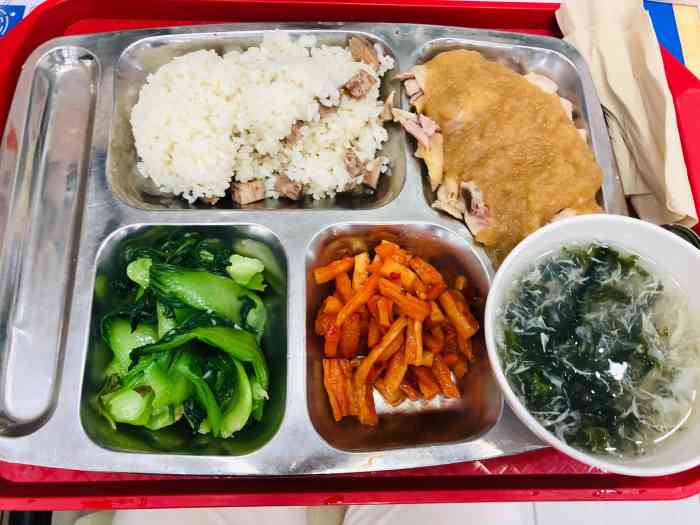 北京大学燕南食堂-"「卤羊排」按斤称的,一个最少也得十多块钱.