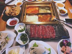 -巴渝瓦肆重庆鲜火锅(宝龙环湖店)