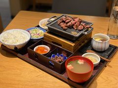 岩烧雪花牛肉定食-味太助·银饭食堂(中华城店)