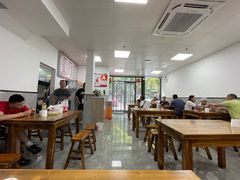 大堂-何记酿皮店(西流湾店)