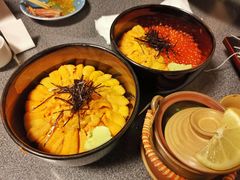 马粪海胆盖饭-鱼真(うおまさ)
