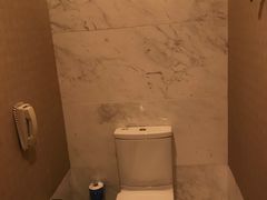 -上海滴水湖皇冠假日酒店
