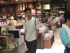 -诚品(信义店)