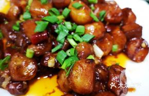 Braised Pork with Small Potatoes