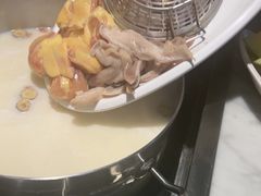 -尚尚仙·酸汤猪手·猪肚鸡火锅(华联万柳购物中心店)