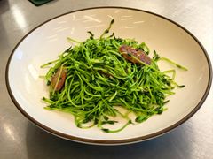 鸡油腊味炒豆苗-潮界(凯德晶萃店)