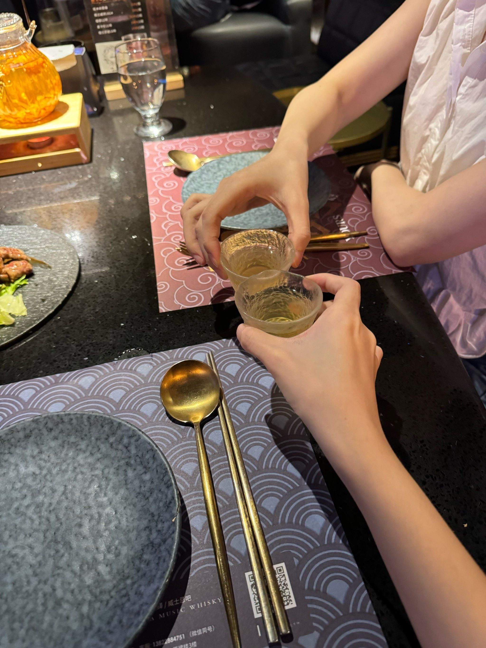 n
吃饭的时候还有小提琴演奏,

