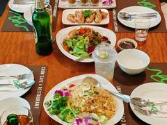 -Chom Cafe and Restaurant