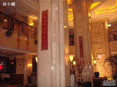 狭小的大堂-上海国际饭店