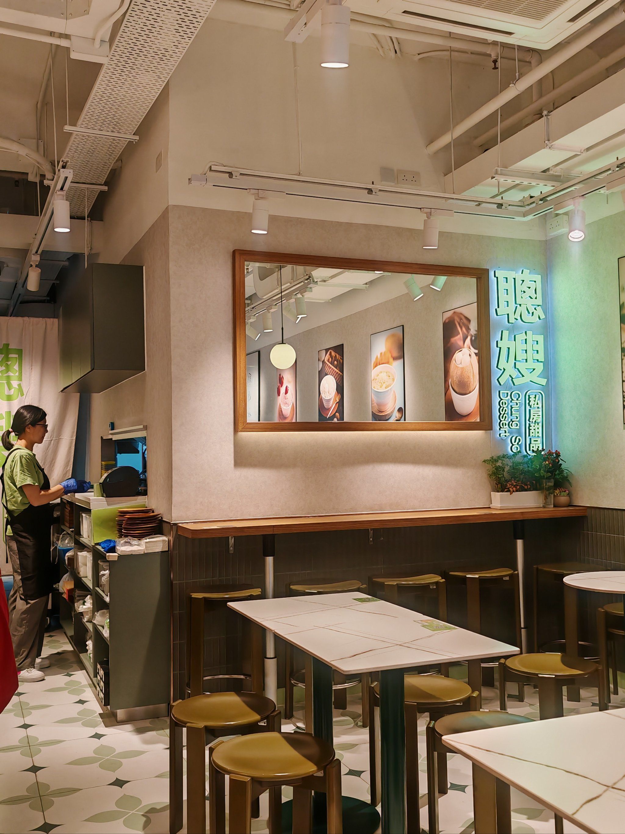 听说聪嫂在弥敦道这边也有家店,路过的时候