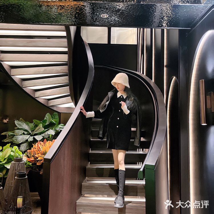 坐拥上海外滩270度夜景的高颜值餐厅🍴