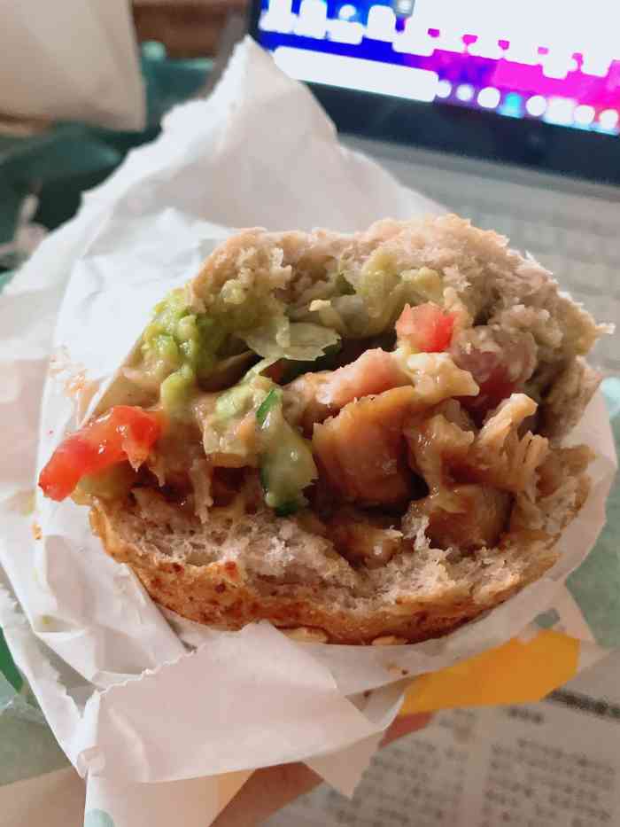 赛百味(丰业广场店)-"这家店在丰业广场一楼,最近农业路修路,门.