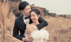 -现代经典婚纱摄影