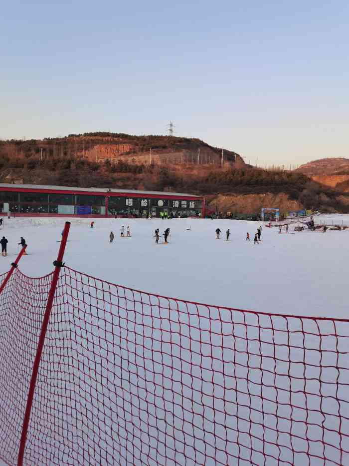 曦岭雪山滑雪场-"比较便宜 基本还行.但是地方太小有点简陋.