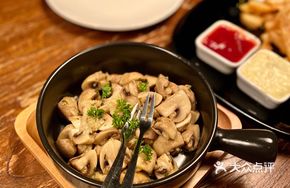 Spanish Garlic Sautéed Mushrooms
