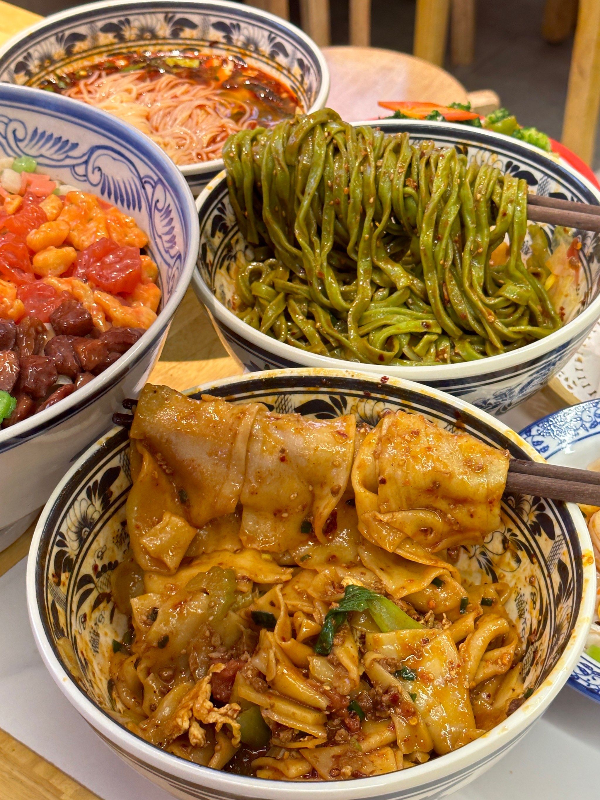 哪个陕西人能拒绝的了这么正宗的油泼面?