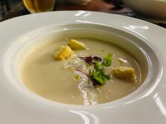 奶油花菜汤配蟹肉面包丁-Golden Lily河内巴黎法越料理餐厅(建国西路店)