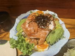 三文鱼牛油果沙拉-百步拉面