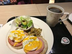 班尼迪克蛋早午餐-丹堤咖啡