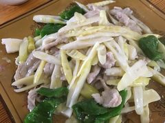 脆竹笋炒肉-新辣宴·湖南家常菜·商务聚餐(中粮创芯店)