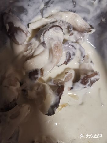 炸蘑菇，外焦里嫩每次都能吃好多，今天试着自己做一做