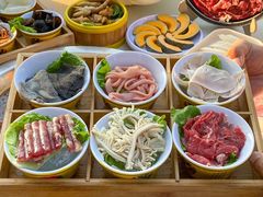 -茅草房·河畔园林火锅