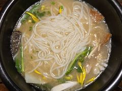 -银米·云南传统过桥米线(双廊黑金冠店)