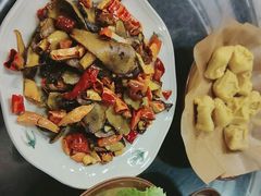 干椒炒见手青-阿山卓·野生菌火锅·纳西火塘烤肉