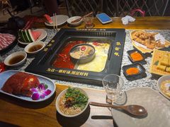 -老牌坊云南鱼豆花火锅(哈西万达店)