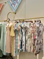 -一揽芳华汉服旗袍体验馆(拙政园店)