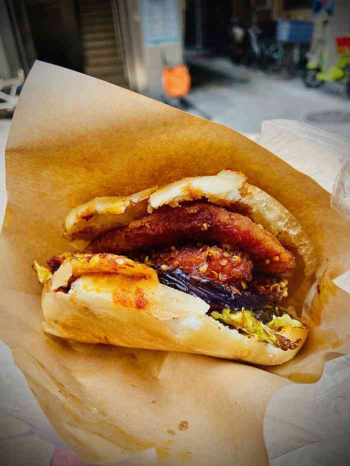 东北炸串61饼夹-"以前这个位置就是炸串串,买过一次不好吃!