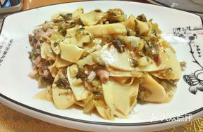 Snow Cabbage and Pork Stir-fry with Bamboo Shoots