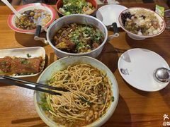 -爆炸头阿姨小四川正宗川味小吃(无任何分店)