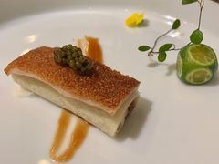 鱼子酱配脆皮烤乳猪-广州文华东方酒店·江-由辉师傅主理