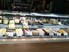 面包甜点陈列柜-YUMI芽米·法式烘焙·咖啡(文化宫店)