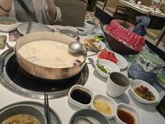 -洪氏嗨捞·广东猪肚鸡·椰子鸡火锅(西咸万象城店)