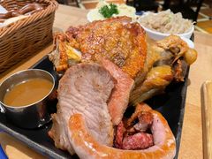 烤猪肘拼盘-普拉那啤酒坊Paulaner(凯宾斯基饭店)