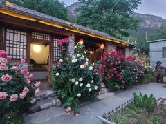 -百里峡七彩艺术小镇