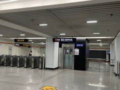 -常熟路(地铁站)