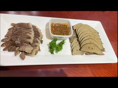 -白鹿苑蒙餐(鄂温克宾馆店)