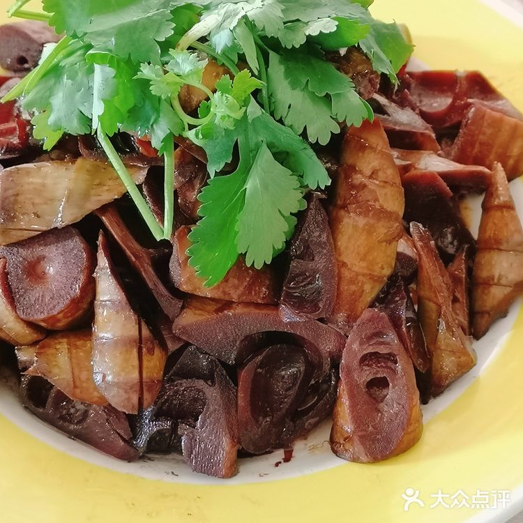 烧了满满一桌好菜招待，住家饭真的太幸福啦