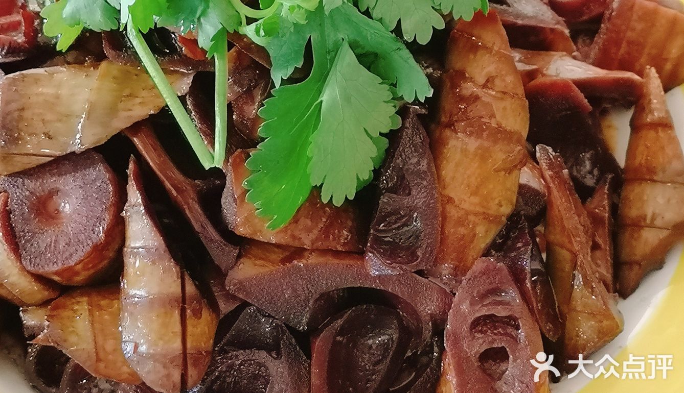 烧了满满一桌好菜招待，住家饭真的太幸福啦