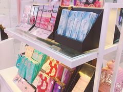 -4iNLOOK美瞳店(龙之梦购物中心虹口店)