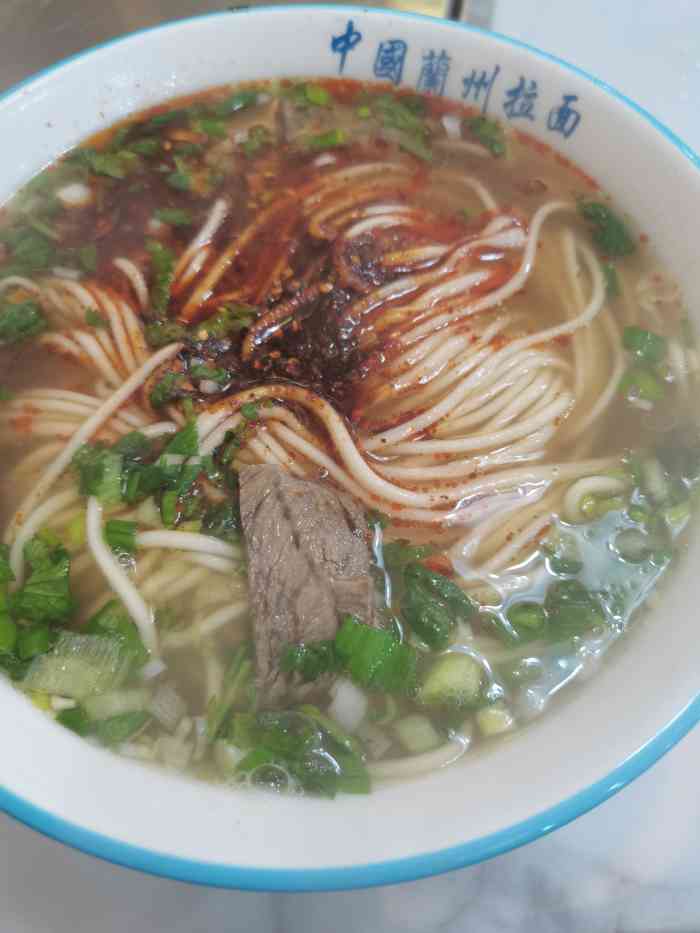 西域美食忘情牛肉面-"新开的店,位置在凤城3路最东边这里,位置.