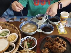 -包整·丝娃娃(一览甲秀楼风景店)